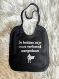 Zwarte babyslab 'Ze hebben mijn cape verkeerd aangedaan'