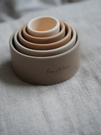 Stapelbekers leo et lea