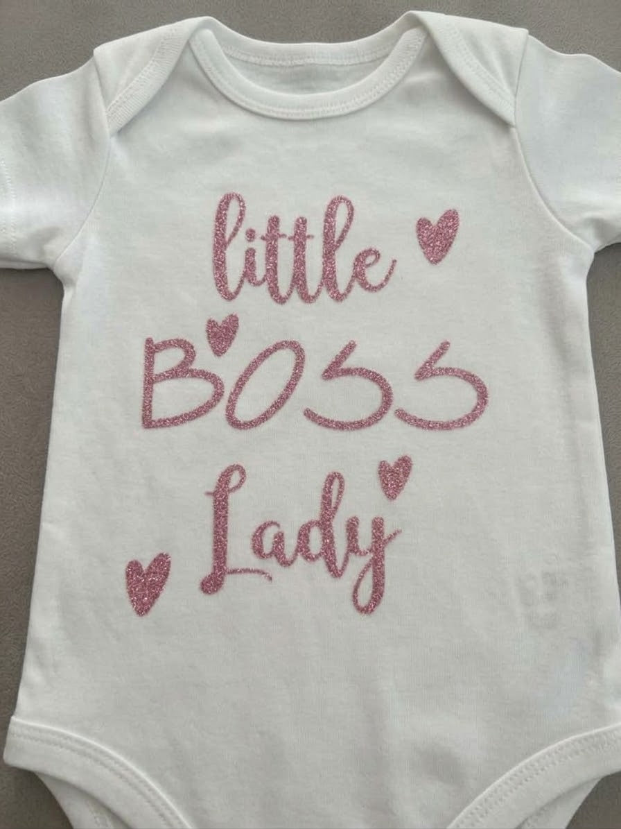 Witte babyromper met roze glittertekst little BOSS Lady en hartjes
